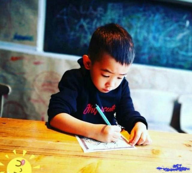 小朋友自己收拾玩具图片 fd5f1022fe834c3482e6a383b9a88a2d.jpeg