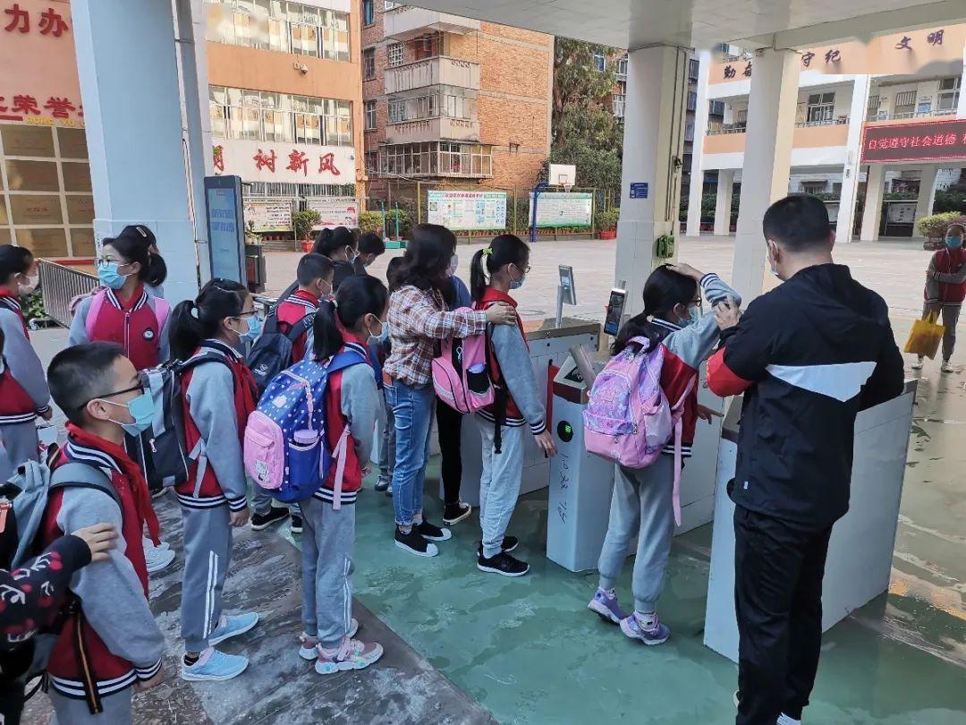 直击丨神兽归笼昆明小学生全面开学