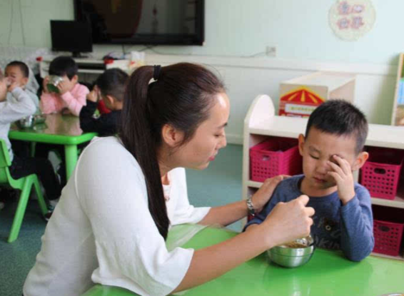 「脾胃」这4件事多给孩子做，保护孩子脾胃，让娃一年少生病立夏后