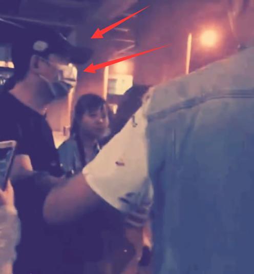 原因疑曝光！潘粤明给粉丝拉架，全程说话温柔