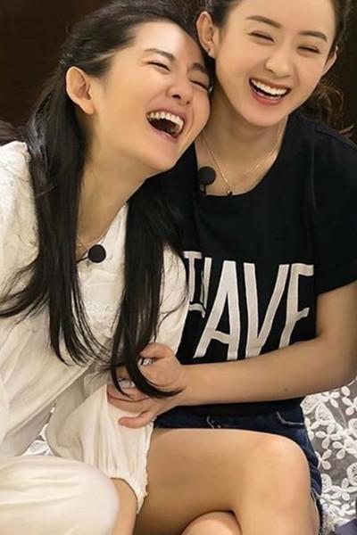 谢娜生日获张杰表白，教俩女儿唱生日歌，闺蜜
