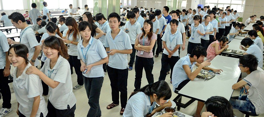 很多人知道暑假的时候是工厂的需求旺季,每年都有很多暑假工进厂,这时