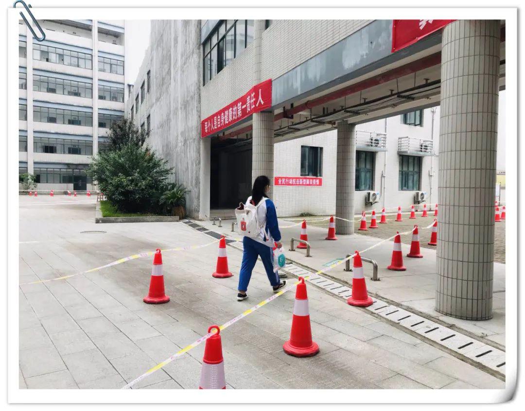 石首一中返校的神兽高调亮相