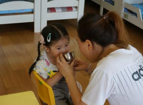 「脾胃」这4件事多给孩子做，保护孩子脾胃，让娃一年少生病立夏后
