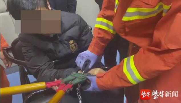 110求助119：嫌犯手铐打不开了