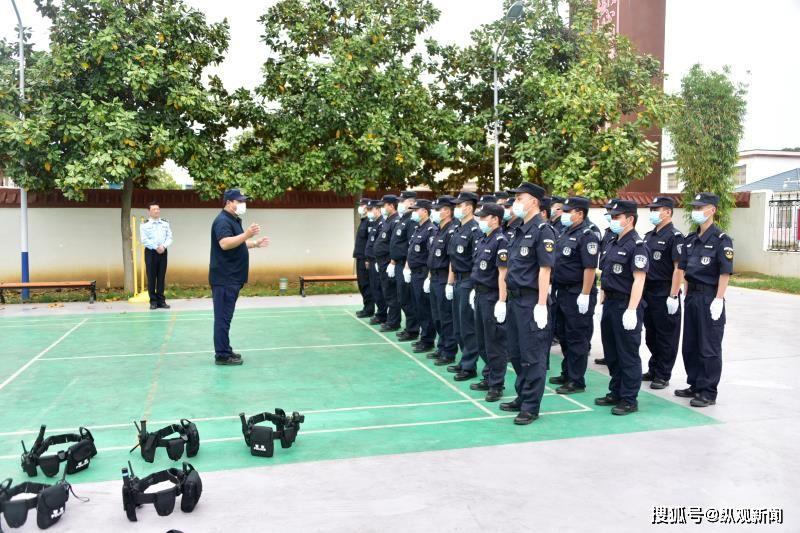 警察与人口比例标准_我国民族人口数量比例(3)