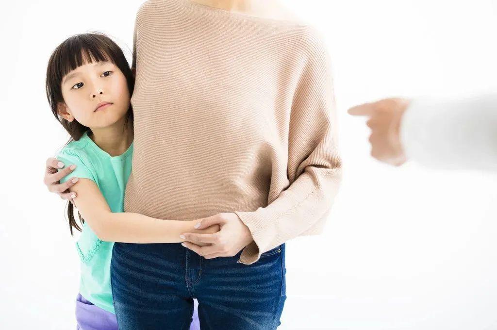 『妈妈』我害怕”，妈妈的回答会影响孩子的一生！孩子说“妈妈