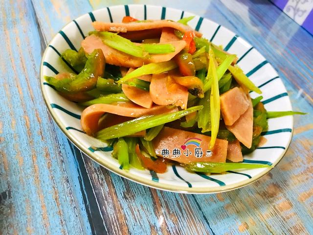 什么菜可以炒火腿肠 66f42430821d494ea2933775fde19bdf.jpeg