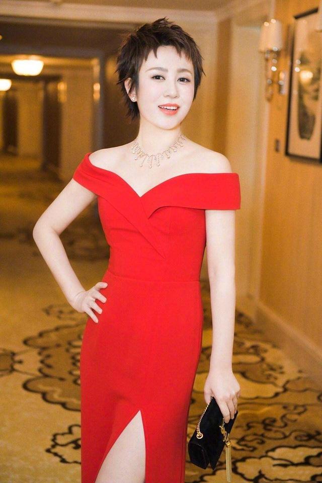 曾因相貌被质疑，44亿女主马丽嫁小11岁老公，升