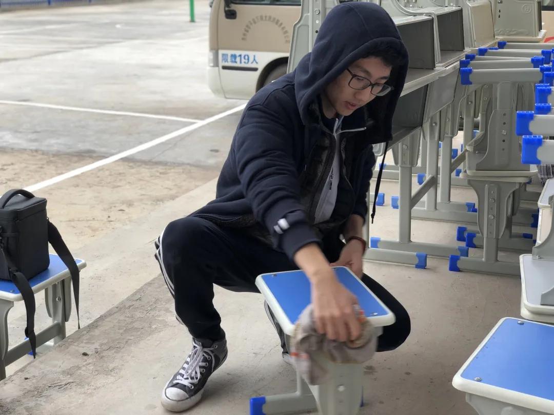 原创中国小学生每天劳动12分钟，为何我们的教育越来越“反生活”？