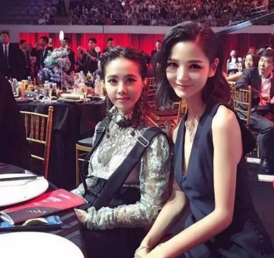 看了网红与明星合影，你就明白网红为什么不能