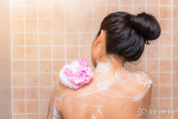 为何有些女人身上有臭味，有些却自带体香？过来人告诉你大实话