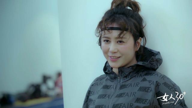 曾因相貌被质疑，44亿女主马丽嫁小11岁老公，升