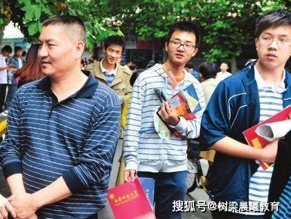 「高考」经历了23次高考，54岁的他还将继续“高考钉子户”——梁实