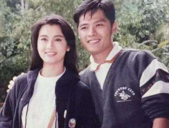 那么这对夫妻就是陈莉萍和陈泰鸣了,这一对夫妻是同龄夫妻,不过陈莉