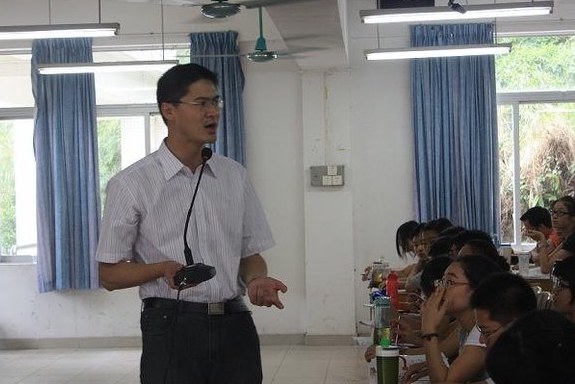 法学教授罗翔:很多人学法变傲慢,瞧不起老百姓