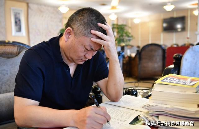 「高考」经历了23次高考，54岁的他还将继续“高考钉子户”——梁实
