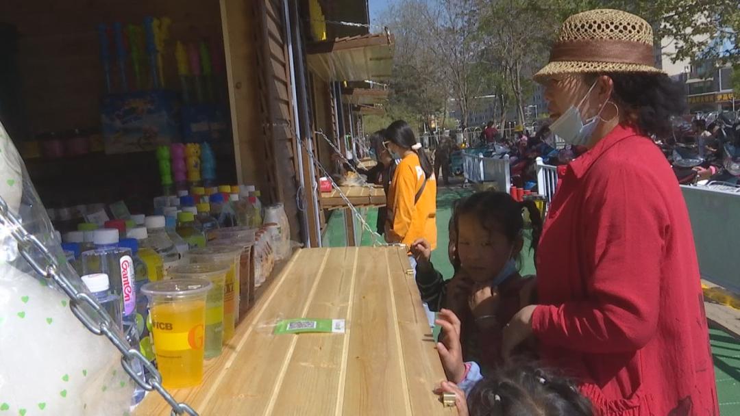 咦？青秀园咋突然多了小木屋，走瞧瞧去