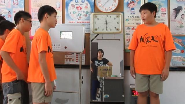 『刘某』开学第一天同学懵了，这就是青春的魅力吧男孩4个月猛涨12cm