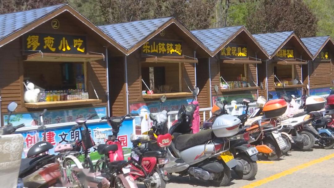 咦？青秀园咋突然多了小木屋，走瞧瞧去