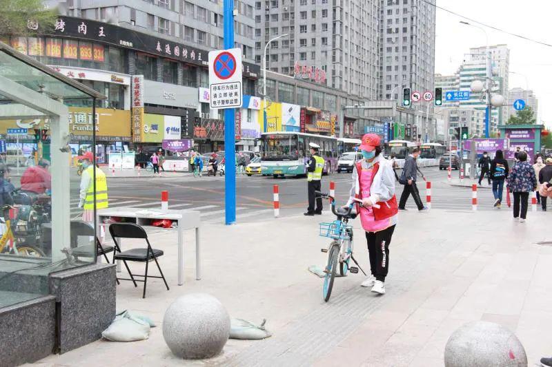 创城在行动 | 皇姑区开展美丽长江街志愿者服务活动