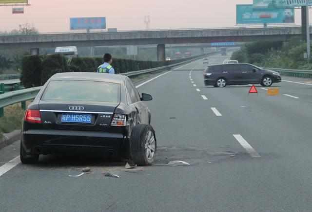 老司机开车上高速的视频 df5536e2c3e843c4a01b403f5e740d58.jpeg