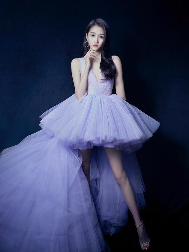 灵魂画手关晓彤：没有胸怎么办？我可以自己画啊！