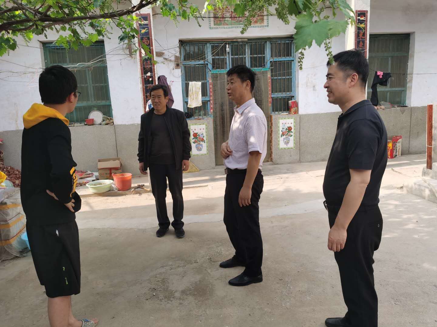 东明县政协副主席李洪春到小井镇督导软弱涣散整顿工作开展情况