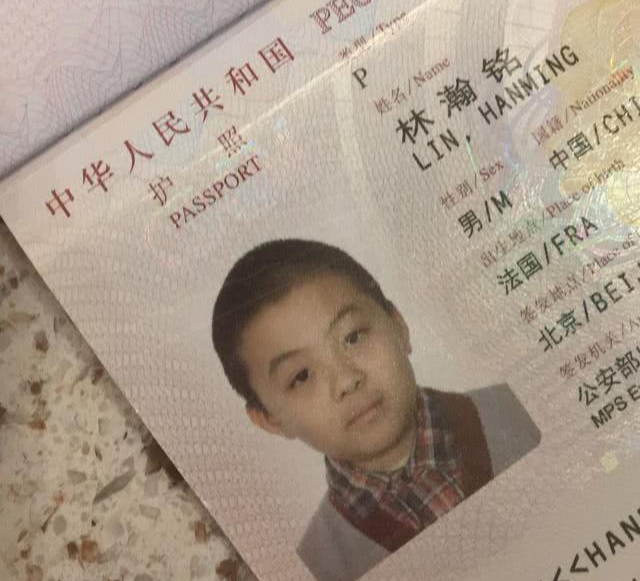 「护照」晒护照力证中国国籍邓亚萍14岁儿子现状:身高早已超过母亲