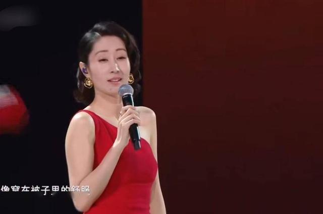 被刘敏涛冲上热搜所吸引，却莫名对万茜动了心