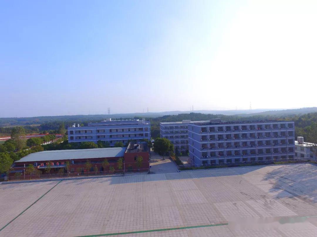 十三中学校图片 fa48c6fd834f4ccbb7fbdb503608ae17.jpeg