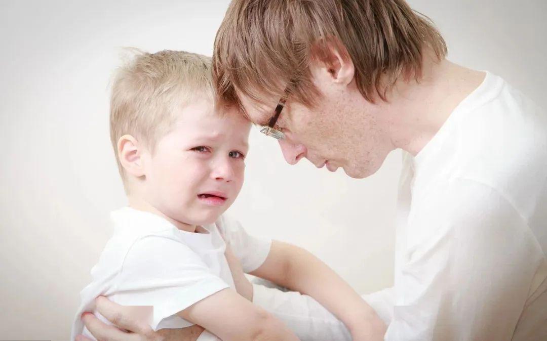 『妈妈』我害怕”，妈妈的回答会影响孩子的一生！孩子说“妈妈