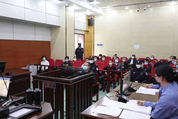 逢年过节收烟收酒，安徽淮南一副镇长获刑并处