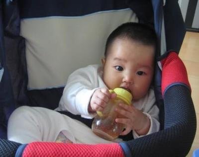 孩子：带娃经常做一件事，孩子脾胃好，生病少劝告家长：积食生百病