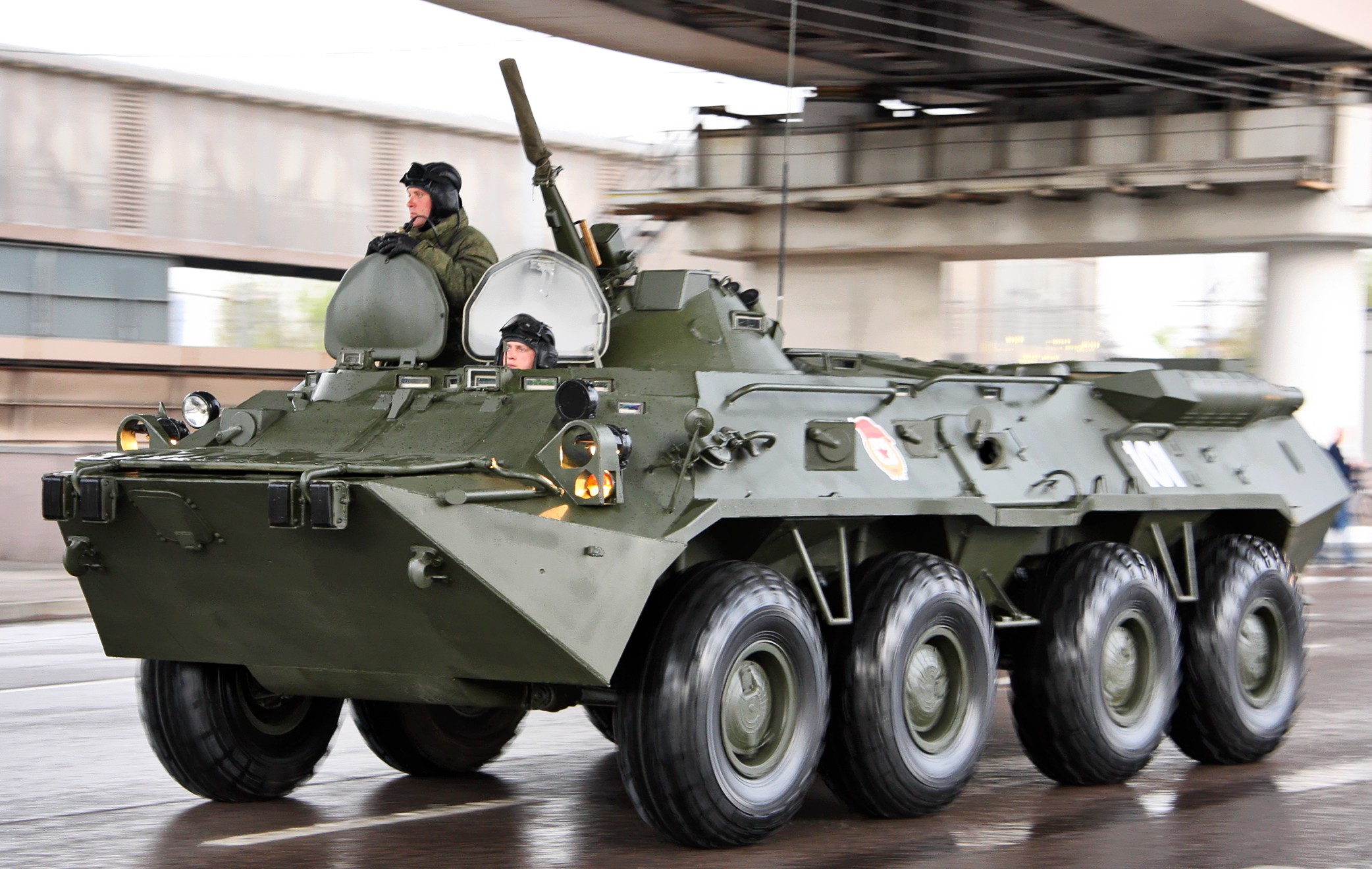 图为btr-80