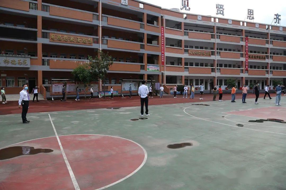 巴东光明中学高三学子顺利复学复课