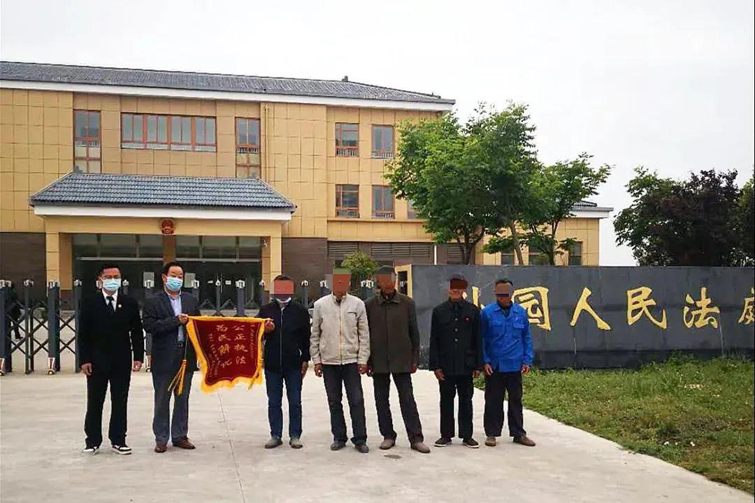 孙园法庭诉前化解13名农民工集体讨薪案