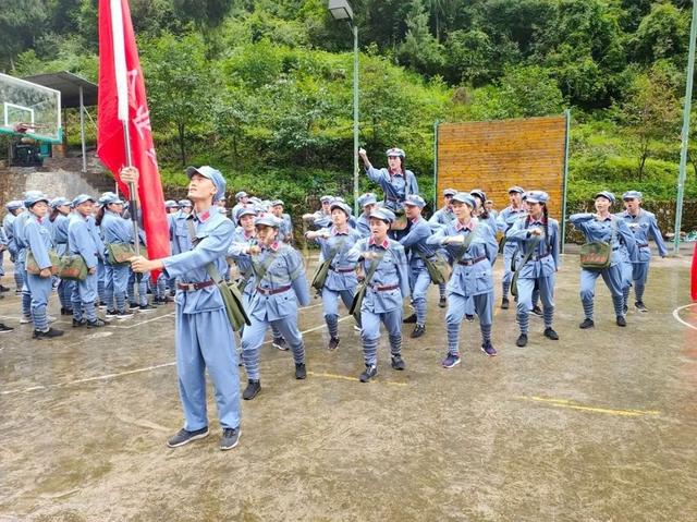 参观旧址炼狱忠魂烽火不熄参观息烽集中营旧址,陈列馆体验囚室斗士