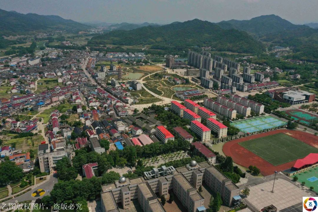 原创高考倒计时2个月，高考镇集中送餐不复存在，陪读家长不准出镇