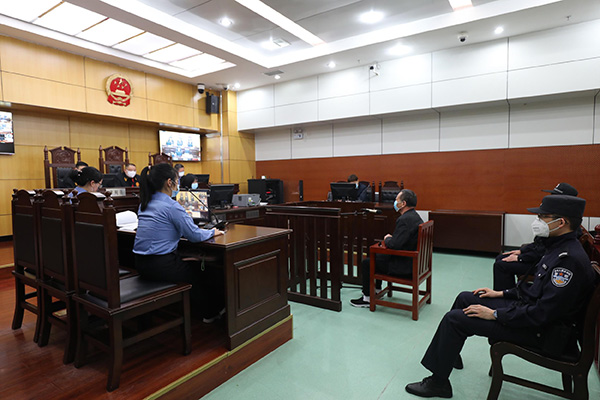 逢年过节收烟收酒，安徽淮南一副镇长获刑并处