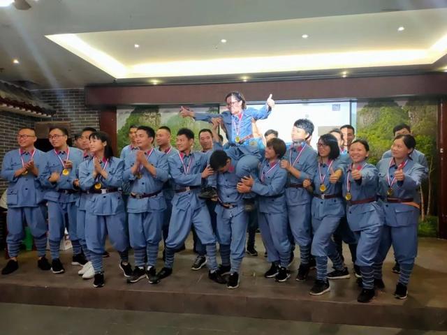 参观旧址 炼狱忠魂 烽火不熄 参观息烽集中营旧址,陈列馆 体验囚室