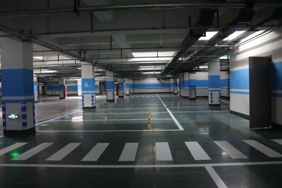 图四期·玺园地下车位led指示牌实景图普通混凝土车库地坪使用寿命低