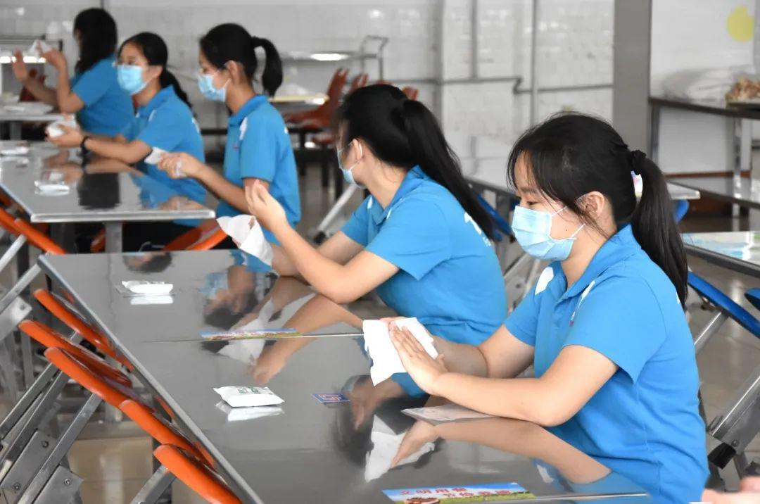 泰山外国语学校初四年级师生安全有序返校复学