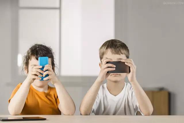 孩子玩手机成瘾!怎么办?这份家规很有效