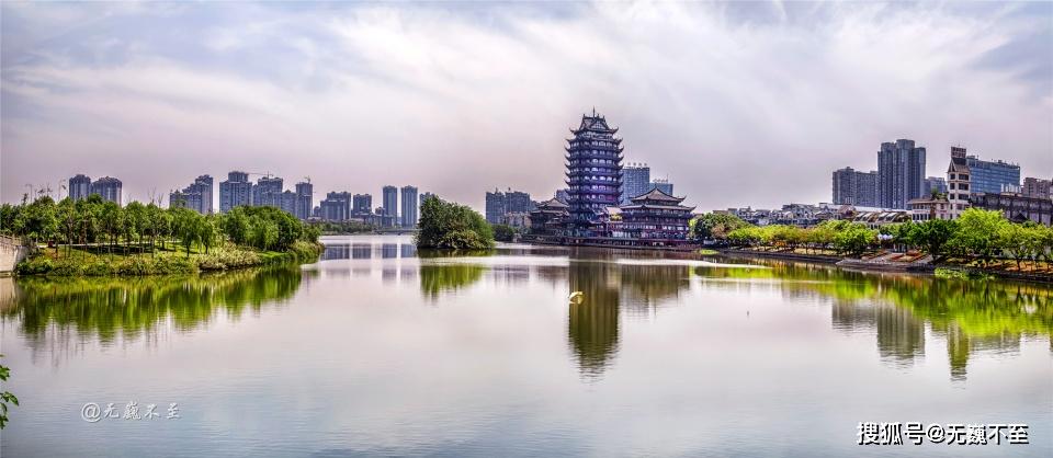 这是苏东坡当年在《眉州远景楼记》中所表达的告老还乡后登楼把盏的