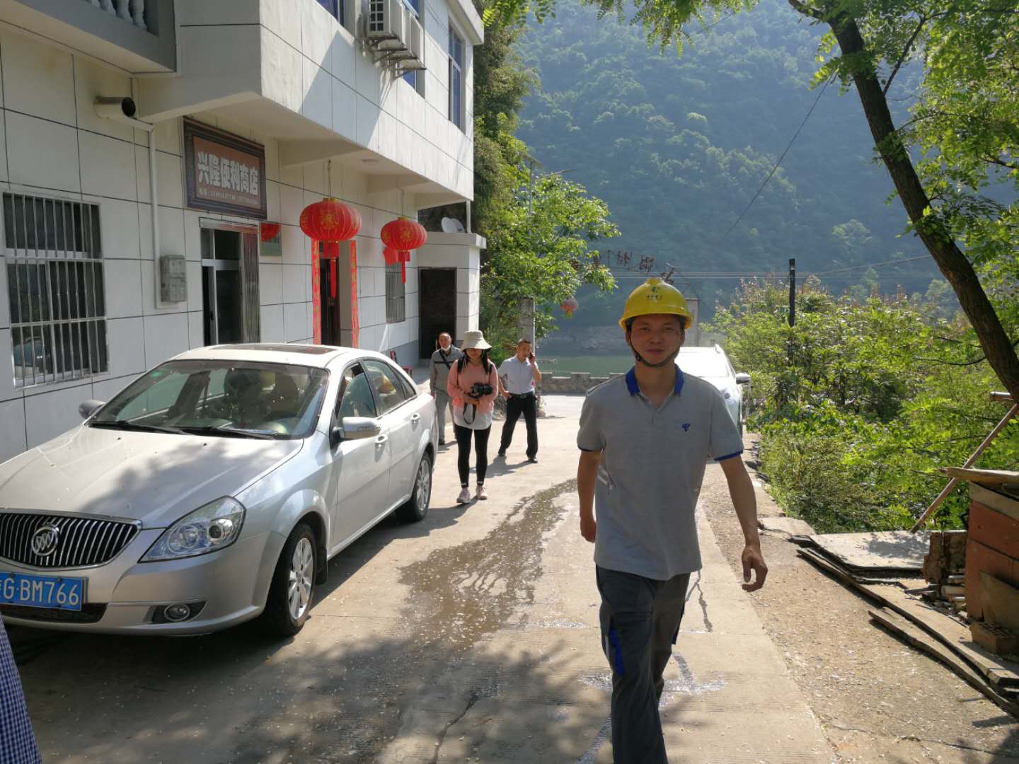 中国电信石泉分公司为曾溪镇兴隆村农户装通智能宽带助力脱贫致富乡村