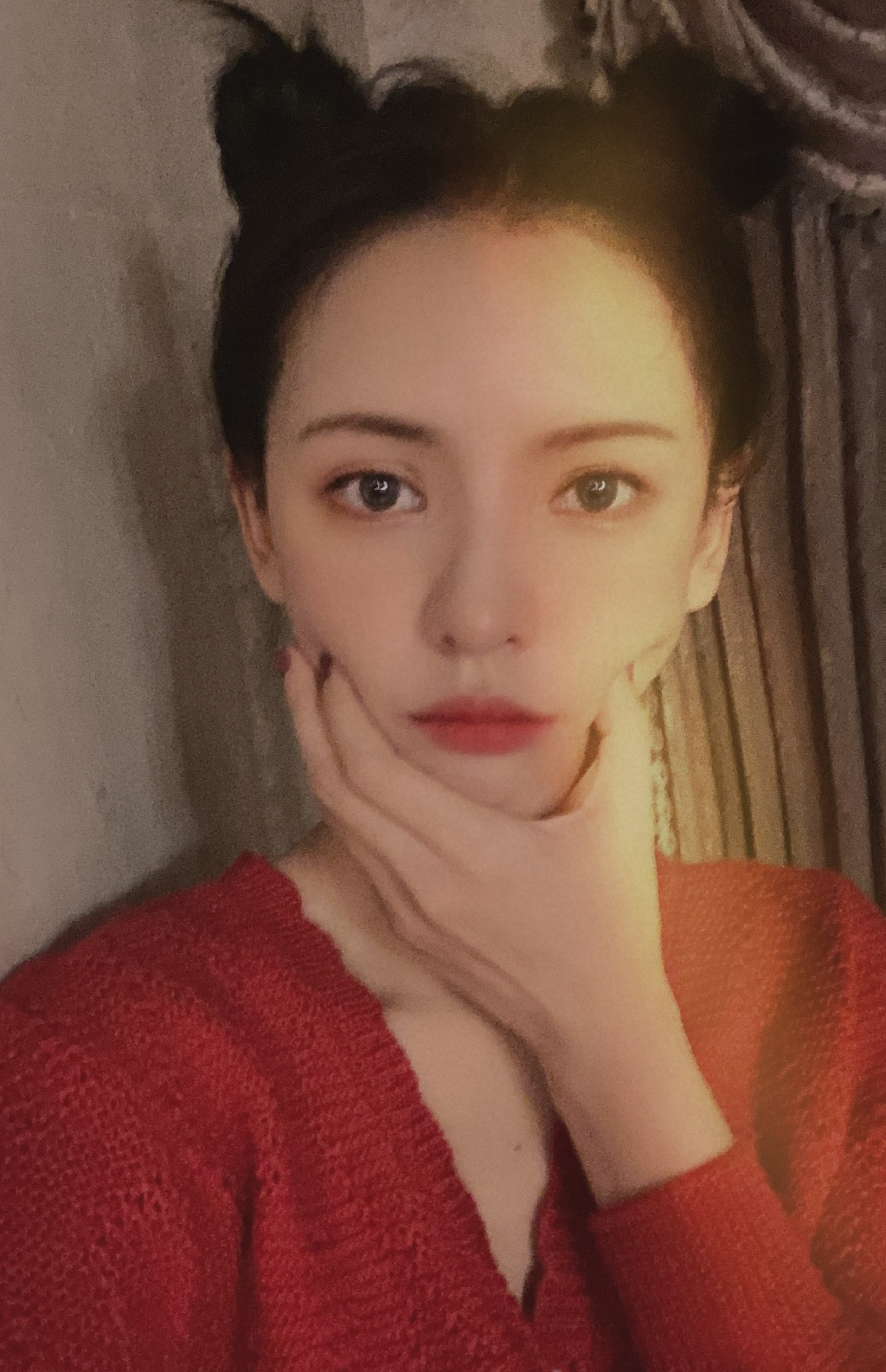 王思聪又有新恋情？当街甜蜜喂食女友，现任是
