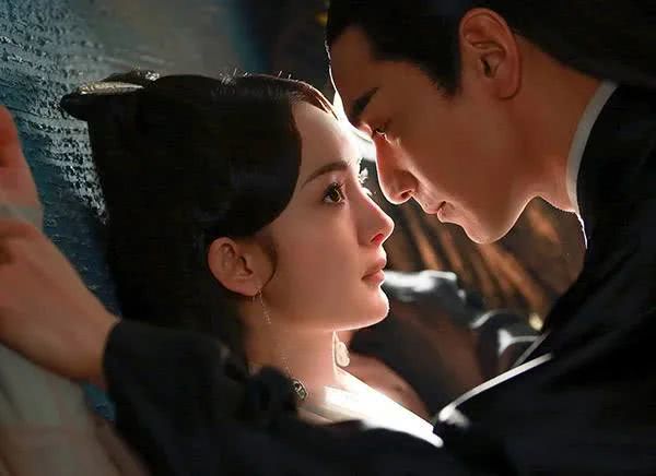 打手机、扔雨伞、黑脸，杨幂被质疑耍大牌到底