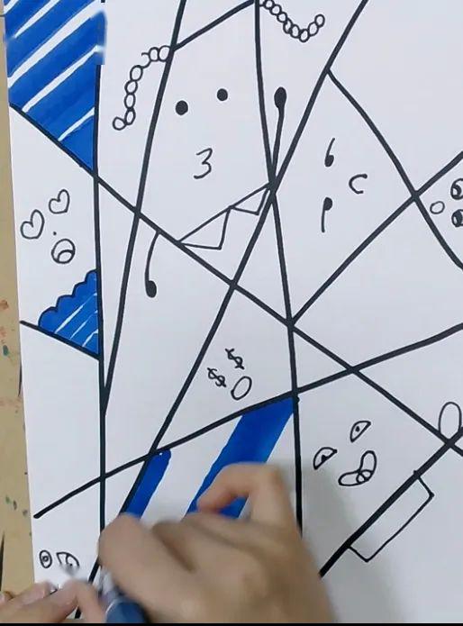 在无规则图形中画出可爱的表情, 可以添加不同的表情哦.