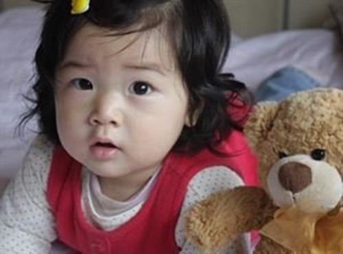 孩子：带娃经常做一件事，孩子脾胃好，生病少劝告家长：积食生百病